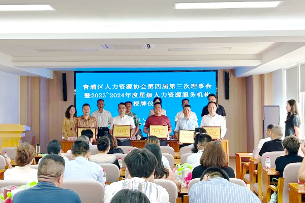 頒獎(jiǎng).jpg 頒獎(jiǎng).jpg